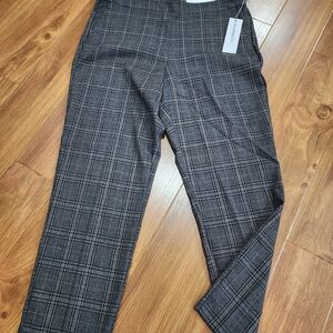 Liz Claiborne Women's Black Plaid Cropped Pants